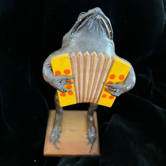 Froggy - Picture 2 of 10